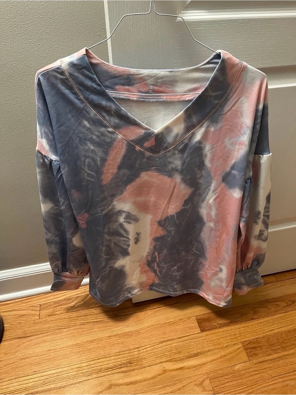 Women’s Tie Dye Long Sleeve V-Neck